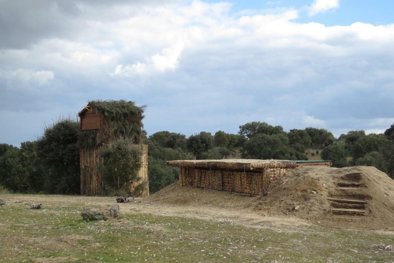Eco-Lodge En La Reserva Privada Campanarios De Azaba - Proyecto De Conservacion Espeja Kültér fotó